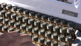 מכונת כתיבה משפחתית