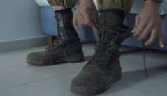 בין הסדינים