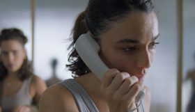 גם אמהות בוכות